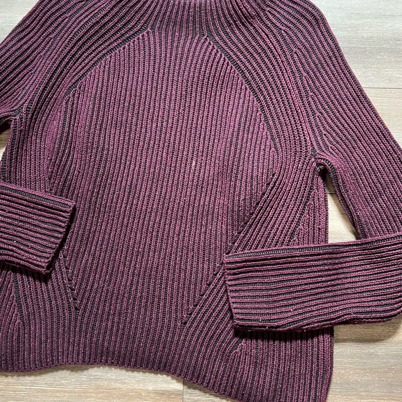 Athleta Cute Women Sweater- Small - Picture 2 of 8